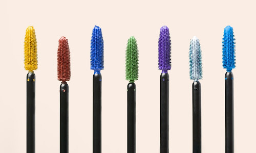 Comparing-Colored-vs.-Black-Mascara