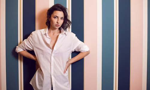 woman with a white shirt